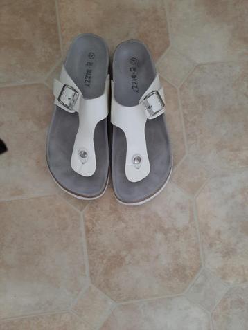 slippers beschikbaar voor biedingen