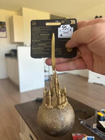 Disney world Amerika kasteel ornament  beschikbaar voor biedingen