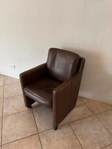 6 x Eettafel stoelen bruin leer op wieltjes beschikbaar voor biedingen