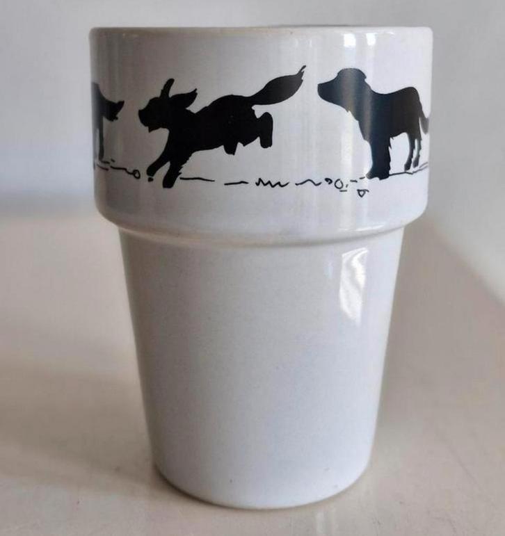 Melkbeker met Zwarte Honden opdrukken, Huis en Inrichting, Keuken | Servies, Zo goed als nieuw, Kop(pen) en/of Schotel(s), Overige stijlen
