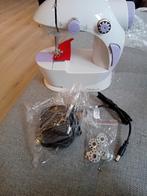 Nieuwe Mini Naaimachine + Spoeltjes, Hobby en Vrije tijd, Naaimachines en Toebehoren, Ophalen of Verzenden, Nieuw, Naaimachine