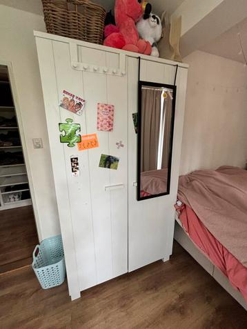 Houten kast van het merk Woood, model Robin beschikbaar voor biedingen
