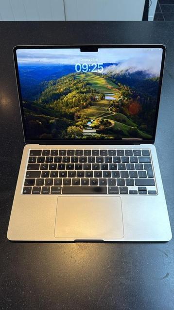 MacBook Air 13" M3 (2024) - 16GB / 250GB SSD - 100% batterij beschikbaar voor biedingen