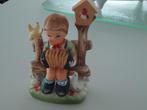 beeldje jongetje op bankje met vogeltje en gans 13 x 8, Verzamelen, Ophalen of Verzenden, Zo goed als nieuw, Mens