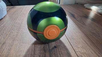 Pokemon ball + met kaarten beschikbaar voor biedingen