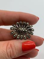 V425 Prachtige zilveren broche zonnebloem markasiet, Sieraden, Tassen en Uiterlijk, Ophalen of Verzenden, Zilver, Broche, Met edelsteen