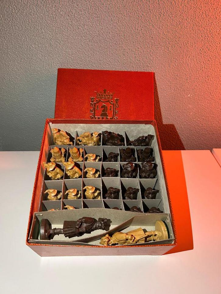 Middeleeuwse schaakstenen, Hobby en Vrije tijd, Gezelschapsspellen | Bordspellen, Zo goed als nieuw, Verzenden