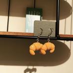 Croissantjes, Sieraden, Tassen en Uiterlijk, Oorbellen, Overige materialen, Hangers, Bruin, Nieuw