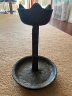 Oude kandelaar van gietijzer, Ophalen of Verzenden, Overige materialen