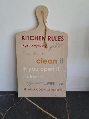 Decoratief houten wandbord "Kitchen rules". beschikbaar voor biedingen