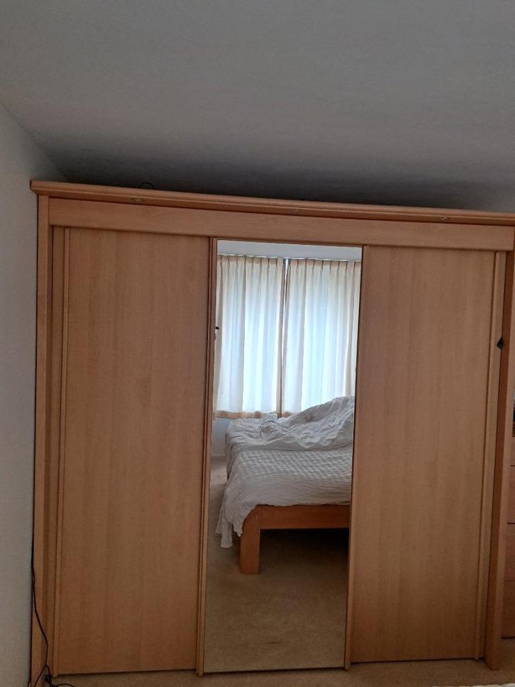 Grote schuifdeurkast met spiegel, verlichting en ladeninzet, Huis en Inrichting, Kasten | Kledingkasten, Zo goed als nieuw, 200 cm of meer