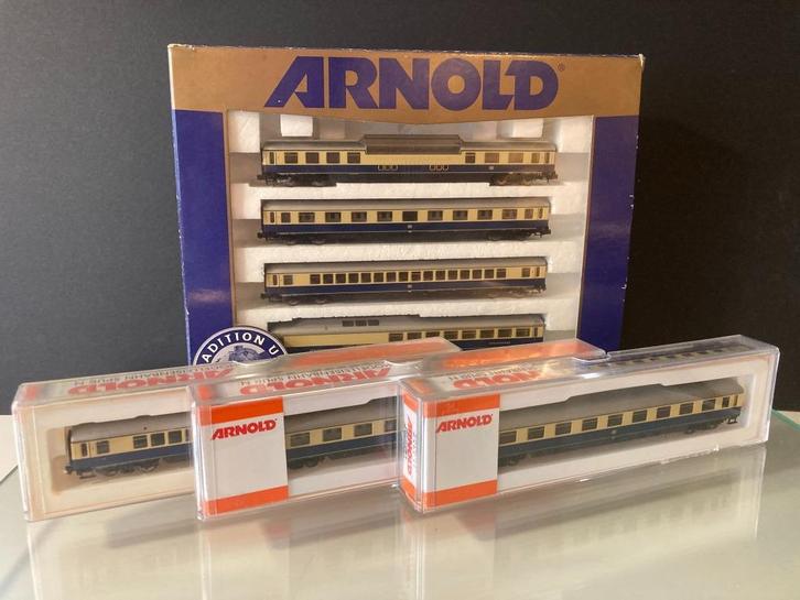Arnold 0352 + Rheingold '62 set van 7 rijtuigen, Hobby en Vrije tijd, Modeltreinen | N-Spoor, Gebruikt, Treinset, Gelijkstroom of Wisselstroom