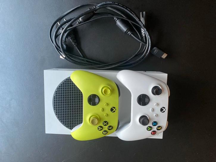 Xbox Series S + 2 Controllers + GTA, Spelcomputers en Games, Spelcomputers | Xbox Series X en S, Gebruikt, Xbox Series S, Ophalen of Verzenden