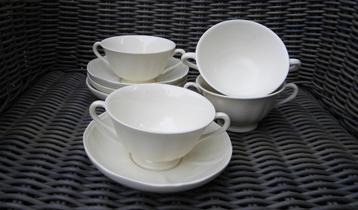 Wedgwood Queens Plain puntgave soepkop en schotels beschikbaar voor biedingen