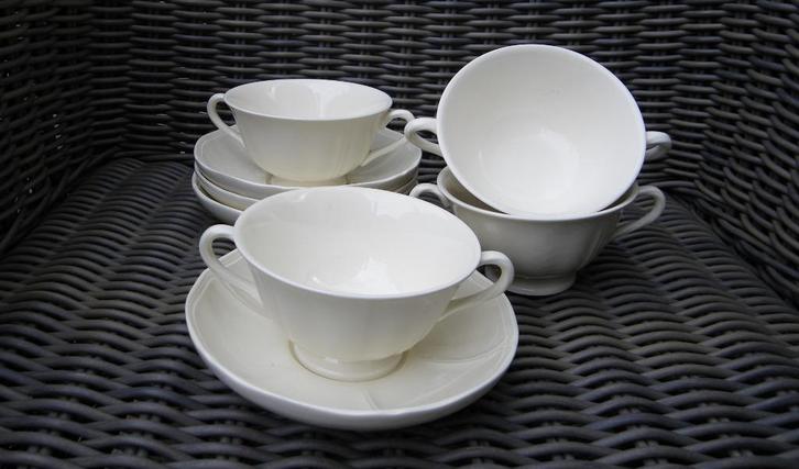Wedgwood Queens Plain puntgave soepkop en schotels, Huis en Inrichting, Keuken | Servies, Zo goed als nieuw, Wedgwood, Aardewerk