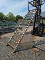 Stalen trap met aluminium trapboom. Hoog 2,65 mtr. Nob104, Doe-het-zelf en Verbouw, Ladders en Trappen, Ophalen, Zo goed als nieuw