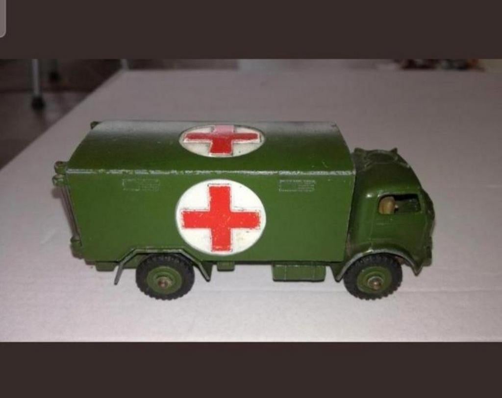 Dinky Toys Military ambulance 626 &chauffeur made in England, Ophalen, Gebruikt, Overige typen