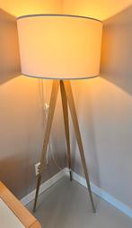 Zuiver Tripod Vloerlamp - Wit / Naturel 2x, Huis en Inrichting, Lampen | Vloerlampen, Ophalen, Zo goed als nieuw, Overige materialen