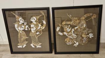 Twee ingelijste Thaise doeken (48x53 cm) beschikbaar voor biedingen