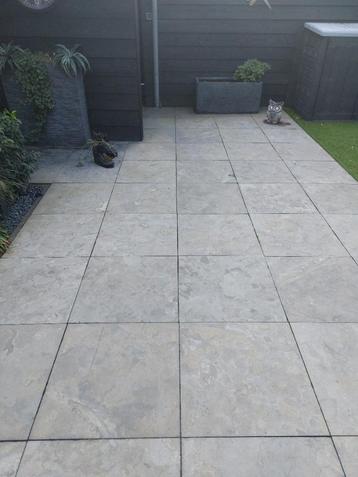 22 m2 tegel 60x60cm beschikbaar voor biedingen