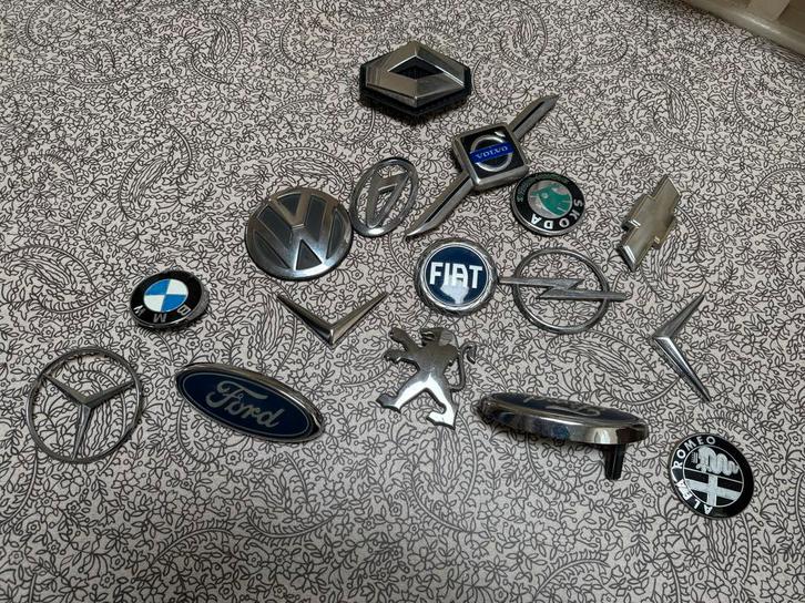 Diverse Auto Emblemen - Verschillende Merken, Auto-onderdelen, Carrosserie en Plaatwerk, Achterklep, Alfa Romeo, Voor, Gebruikt