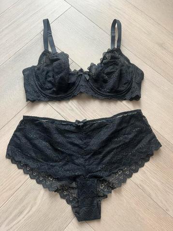 Lingerie Set 75D/40 Zwart Kant FullCup (LEES BESCHRIJVING) beschikbaar voor biedingen