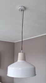 Witte metalen lamp met hout, Huis en Inrichting, Lampen | Hanglampen, Ophalen of Verzenden, Zo goed als nieuw, Hout, Minder dan 50 cm