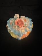 vintage porseleinen hart snuisterijdoos., Antiek en Kunst, Ophalen