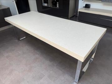 Marmere tafel hoorde bij een Gaggenau Keuken. beschikbaar voor biedingen