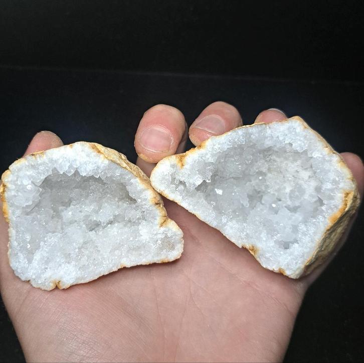 Complete Bergkristal geode edelsteen verzameling edelstenen, Verzamelen, Mineralen en Fossielen, Ophalen of Verzenden