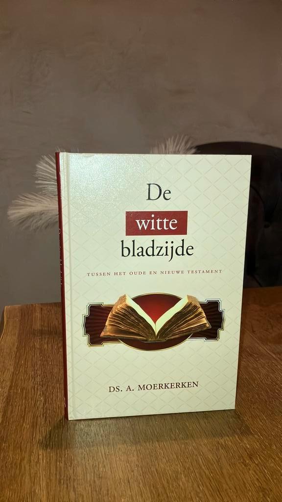 KR-1 Ds A Moerkerken - De witte bladzijde, Boeken, Godsdienst en Theologie, Ophalen of Verzenden