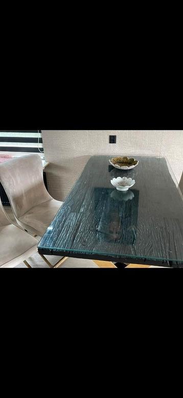 Massief houten tafel  beschikbaar voor biedingen