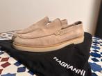 Magnanni Suede Instappers Beige Maat 40 - Zo goed als nieuw, Ophalen of Verzenden, Zo goed als nieuw, Bruin, Loafers