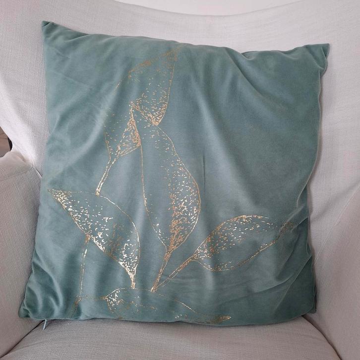 Groen/blauw fluwelen sierkussen met gouden bladeren, Huis en Inrichting, Woonaccessoires | Kussens, Zo goed als nieuw, Groen, Vierkant