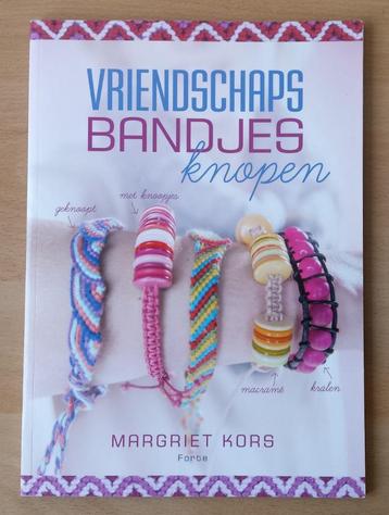 Vriendschapsbandjes Knopen - Margriet Kors - 2013 beschikbaar voor biedingen