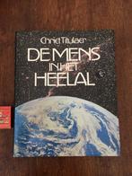 Chriet Titulaer De Mens In Het Heelal uit 1977 de ruimte, Ophalen of Verzenden, Gelezen
