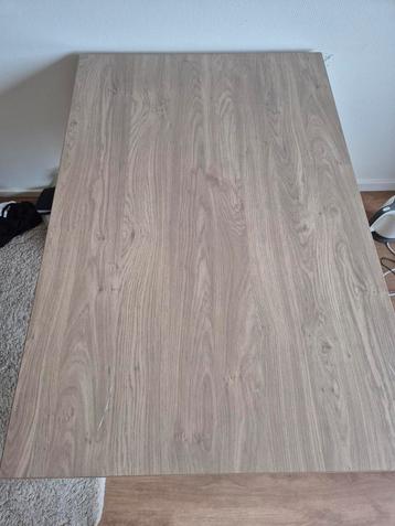 Licht bruine houte eet tafel beschikbaar voor biedingen