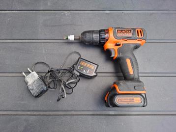 Black en decker boormachine met 1 accu en lader beschikbaar voor biedingen