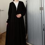 Nieuwe zwarte abaya met rits nieuw in plastic (M), Verzenden, Nieuw, Zwart, Onder de knie