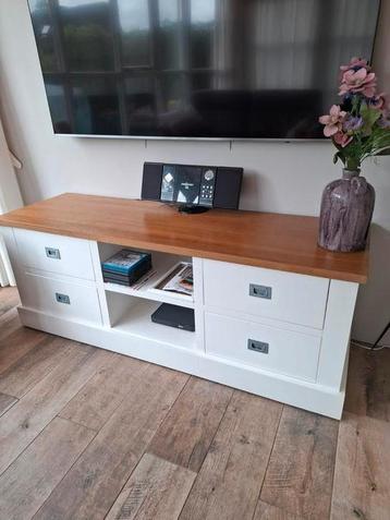 Dressoir in prima staat beschikbaar voor biedingen