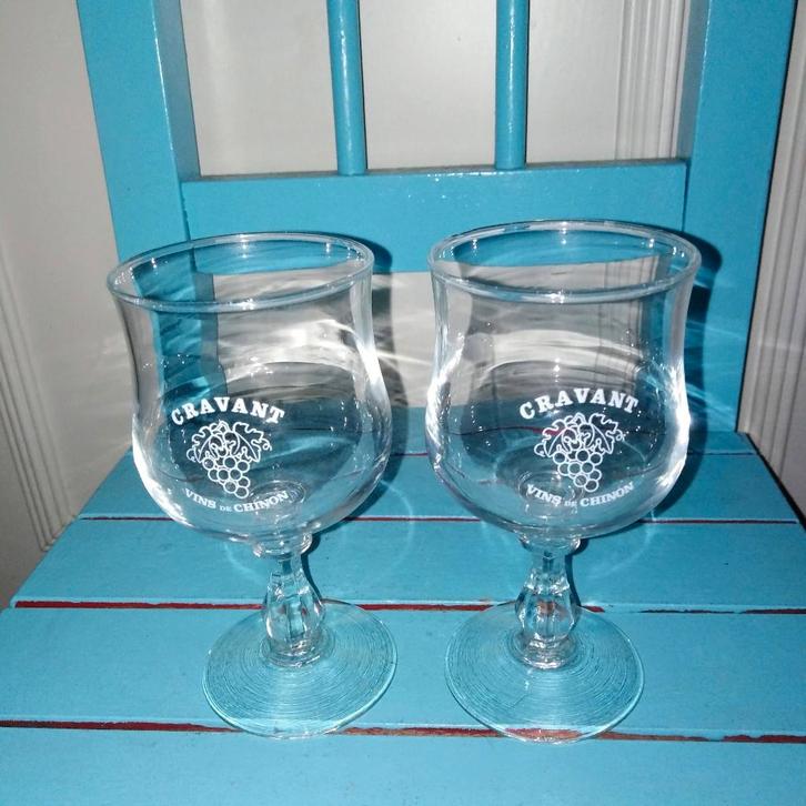 Cravant Vins de Chinon wijnglaasjes 2 stuks, Huis en Inrichting, Keuken | Servies, Zo goed als nieuw, Glas of Glazen, Overige stijlen