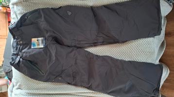 Nieuwe wintersport broek  1x maat L en 1x maat Xl beschikbaar voor biedingen
