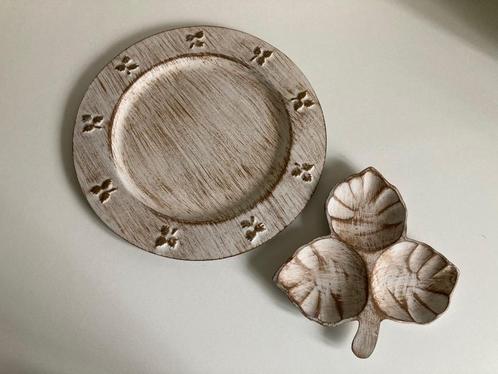 Metalen onderbord en blaadjes schaal, Huis en Inrichting, Woonaccessoires | Schalen en Manden, Zo goed als nieuw, Schaal, Rond