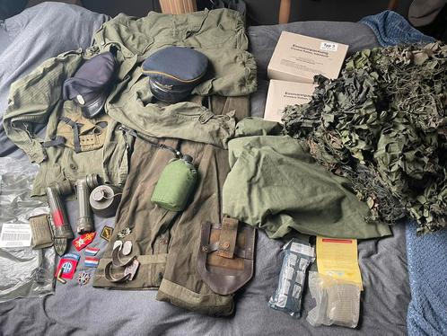 Partij naoorlogse militaria, Verzamelen, Militaria | Algemeen, Landmacht, Overige typen, Overige gebieden, Ophalen