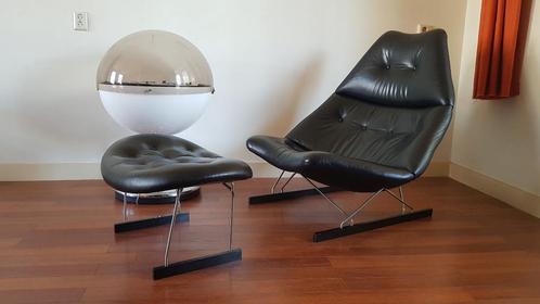 Artifort F592 fauteuil + ottoman, Huis en Inrichting, Fauteuils, Gebruikt, Leer, Metaal, 75 tot 100 cm, 75 tot 100 cm, Ophalen