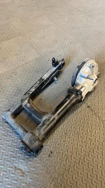 Nette complete roestvrije achterbrug incl cardan Honda Magna beschikbaar voor biedingen
