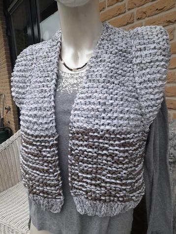 Nieuw handgebreid Gilet model Kiro by Kim  beschikbaar voor biedingen