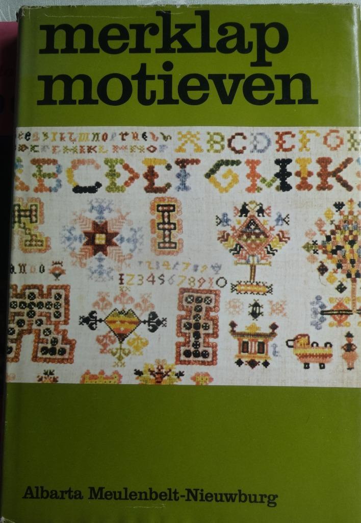 MERKLAPPEN en BORDUREN * Nog 3 Stuks *, Boeken, Hobby en Vrije tijd, Zo goed als nieuw, Borduren en Naaien, Verzenden