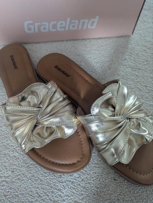 Goudkleurige slippers van het merk Graceland/mt.40, Kleding | Dames, Schoenen, Nieuw, Slippers, Verzenden