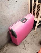 Koffer met kleding en huisspullen o.a, Ophalen of Verzenden, Zo goed als nieuw